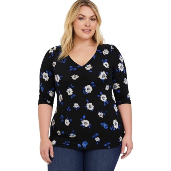 Torrid Medium Large 1/2  Sleeve Black Floral Fitted T Shirt NWT - Picture 1 of 8